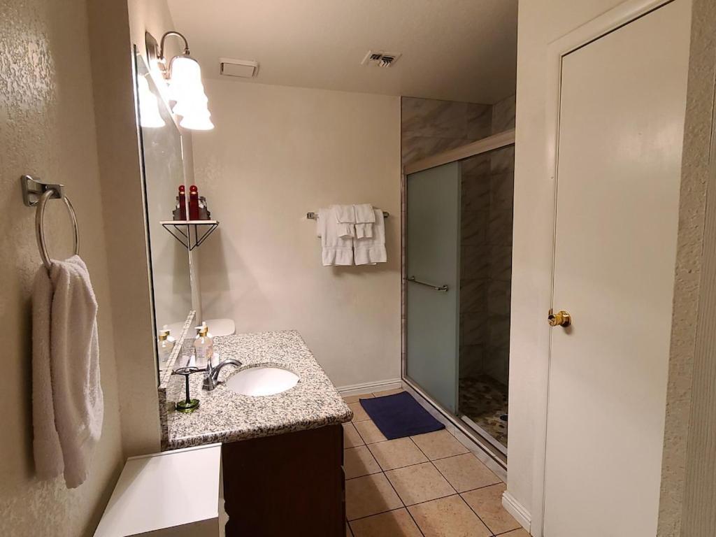 2Bed 1 Bath Condo Near Nellis Afb & The Strip ラスベガス エクステリア 写真