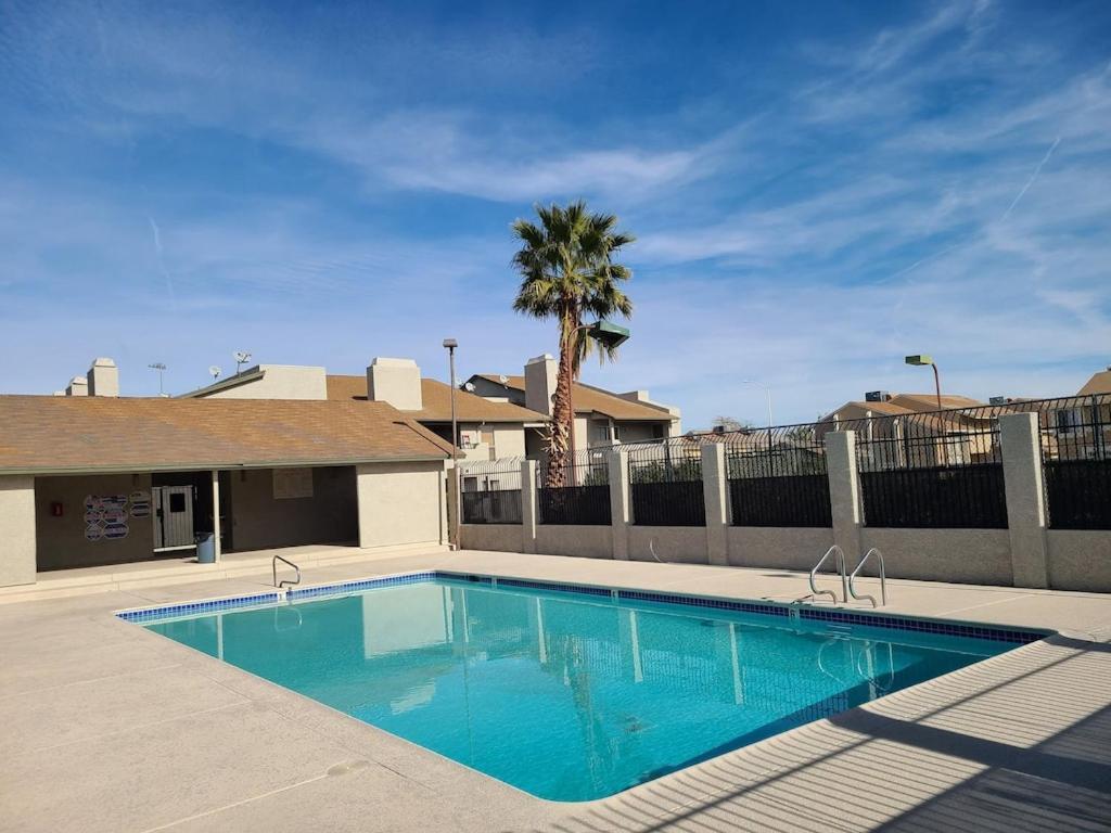 2Bed 1 Bath Condo Near Nellis Afb & The Strip ラスベガス エクステリア 写真