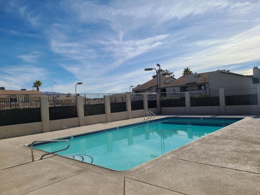 2Bed 1 Bath Condo Near Nellis Afb & The Strip ラスベガス エクステリア 写真